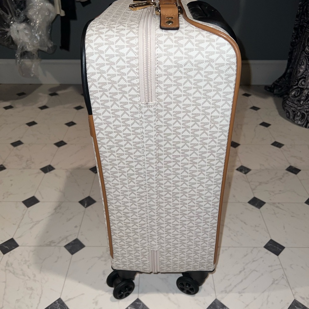 Michael Kors Brown and Cream Carry On - Picture 4 of 7